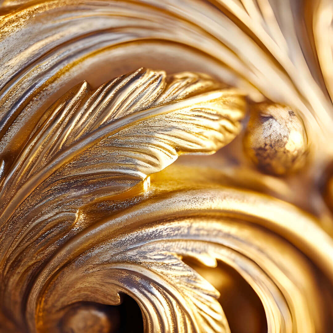 Decorazione dorata in stile antico a forma di foglia